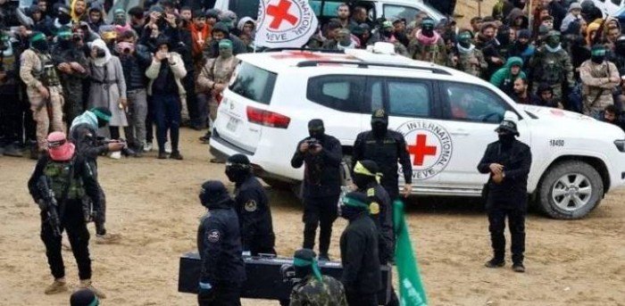 الليلة.. حماس تسلم رفات أحد المحتجزين الإسرائيليين في غزة الليلة.. حماس تسلم رفات أحد المحتجزين الإسرائيليين في غزة