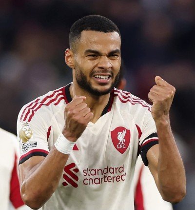 ليفربول يستعيد نغمة الانتصارات بثنائية في شباك وست هام ليفربول يستعيد نغمة الانتصارات بثنائية في شباك وست هام