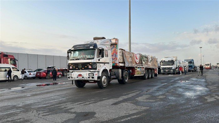 الهلال الأحمر المصري: قافلة «زاد العزة» الـ80 تدخل إلى الفلسطينيين بقطاع غزة الهلال الأحمر المصري: قافلة «زاد العزة» الـ80 تدخل إلى الفلسطينيين بقطاع غزة