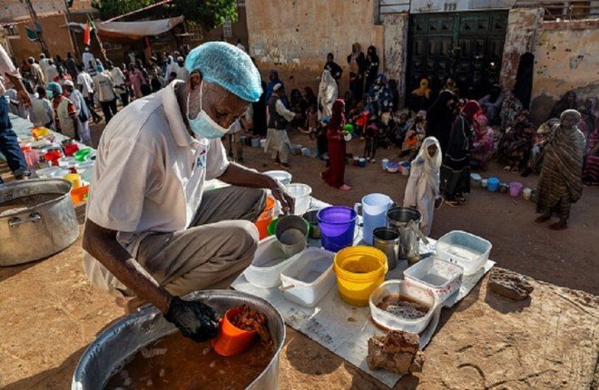 ماذا يحدث في السودان؟.. الحكومة تقدم رؤيتها للهدنة الإنسانية والرباعية تلوّح بفرضها بالقوة