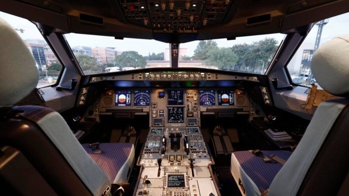 كارثة جوية.. طيار مزيف يقود طائرات أوروبية مستخدمًا شهادات مزورة