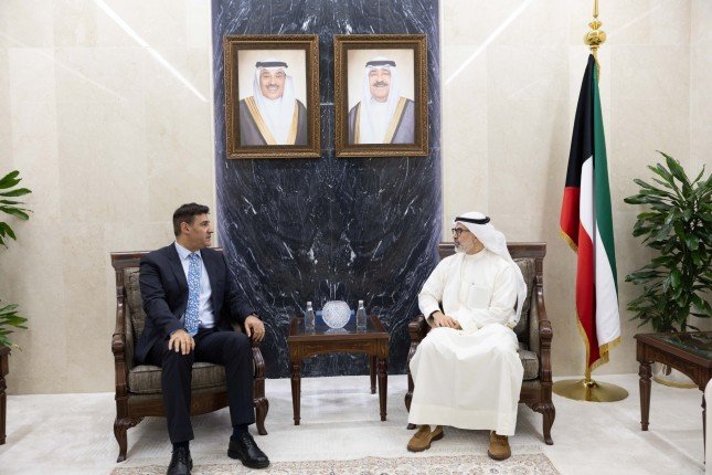 نائب وزير الخارجية الكويتي يستقبل وكيل وزارة الخارجية العراقية للشؤون متعددة الأطراف والشؤون القانونية نائب وزير الخارجية الكويتي يستقبل وكيل وزارة الخارجية العراقية للشؤون متعددة الأطراف والشؤون القانونية