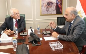 بقدرة 300 ميجاوات.. وزير الكهرباء يبحث مستجدات مشروع الربط المصري اليوناني