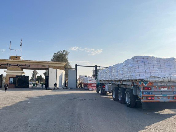 الهلال الأحمر المصري: قافلة «زاد العزة» الـ 75 مُحملة باحتياجات الشتاء وإمدادات إنسانية لغزة الهلال الأحمر المصري: قافلة «زاد العزة» الـ 75 مُحملة باحتياجات الشتاء وإمدادات إنسانية لغزة