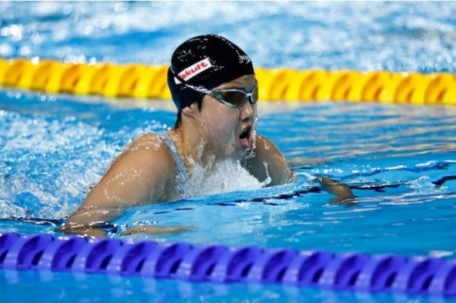 رغم صغر عمرها.. السباحة الصينية يو تحقق أول أرقامها القياسية الآسيوية