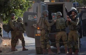 الاحتلال الإسرائيلي يشن حملة اعتقالات واسعة طالت 50 فلسطينيا من الضفة الغربية