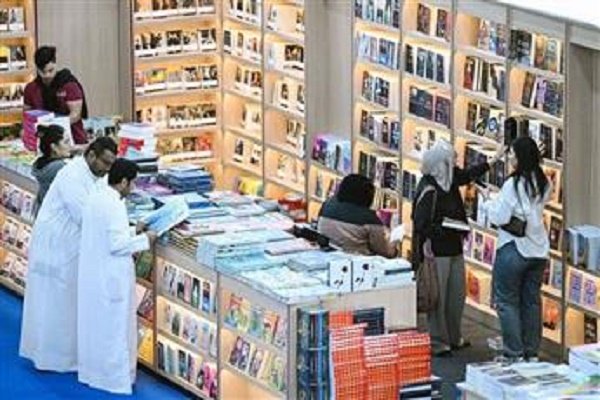 معرض الكويت للكتاب يناقش آفاق الترجمة الأدبية ويبرز حضور شعر سعاد الصباح عالميًا