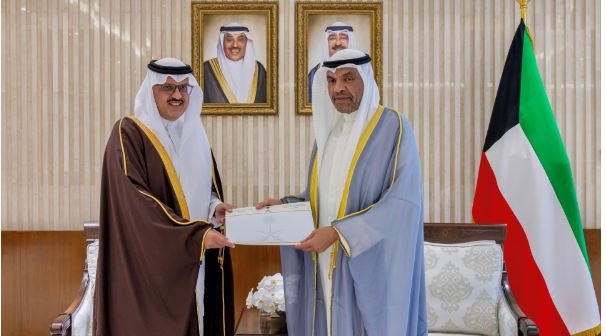 وزير الخارجية الكويتي يتسلم رسالة خطية من نظيرة السعودي