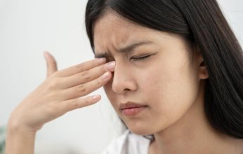 عادة يومية بسيطة تقلّل تهيّج العينين الناتج عن الحساسية الموسمية