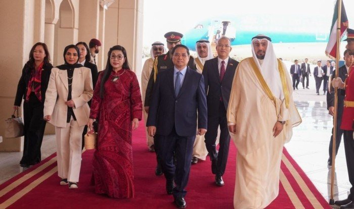 رئيس وزراء فيتنام يصل إلى الكويت في زيارة رسمية رئيس وزراء فيتنام يصل إلى الكويت في زيارة رسمية