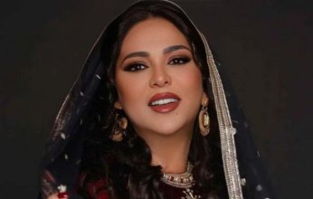 احتفال مفاجئ بعيد ميلاد نوال على متن الطائرة قبل حفلها في البحرين