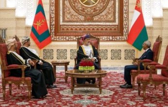 السفير المصري يقدم أوراق اعتماده إلى سلطان عُمان