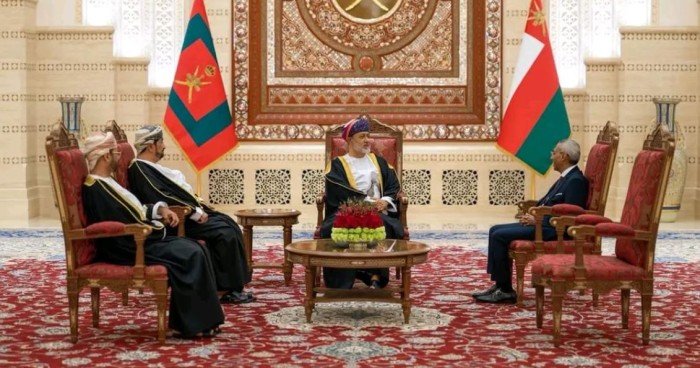 السفير المصري يقدم أوراق اعتماده إلى سلطان عُمان