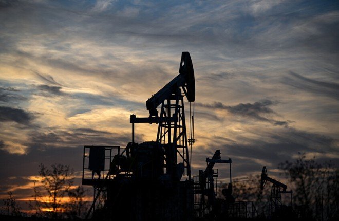 النفط يواصل التراجع للشهر الثالث على التوالي وسط ترقب اجتماع «أوبك+»