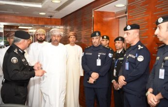 وكيل وزارة الداخلية بالتكليف يبحث مع مسؤول أمني عماني موضوعات مشتركة