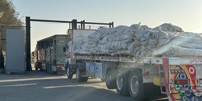 الهلال الأحمر المصري: 11 ألف طن مساعدات غذائية وطبية وشتوية عبر قافلة «زاد العزة» الـ 79 لغزة الهلال الأحمر المصري: 11 ألف طن مساعدات غذائية وطبية وشتوية عبر قافلة «زاد العزة» الـ 79 لغزة