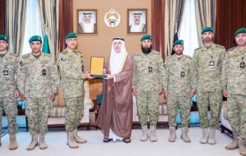 رئيس الحرس الوطني الكويتي يتسلم نسخة من الدليل الإجرائي للحوكمة المؤسسية