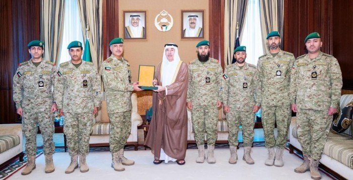 رئيس الحرس الوطني الكويتي يتسلم نسخة من الدليل الإجرائي للحوكمة المؤسسية رئيس الحرس الوطني الكويتي يتسلم نسخة من الدليل الإجرائي للحوكمة المؤسسية