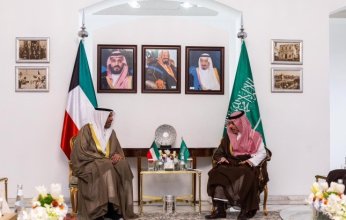 وزير الخارجية الكويتي ونظيره السعودي يبحثان العلاقات التاريخية بين البلدين وسبل تعزيزها
