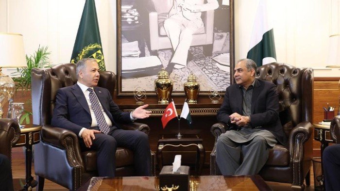 باكستان وتركيا تبحثان سبل تعزيز العلاقات الثنائية بين البلدين باكستان وتركيا تبحثان سبل تعزيز العلاقات الثنائية بين البلدين