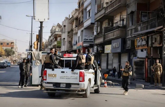 الداخلية السورية تعلن اكتشاف 4 مقابر جماعية تضم رفات عشرات الأشخاص شمال حمص الداخلية السورية تعلن اكتشاف 4 مقابر جماعية تضم رفات عشرات الأشخاص شمال حمص