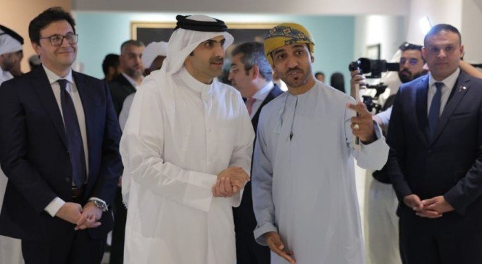 وزير الثقافة القطري يفتتح مهرجان فريج الفن في نسخته الثانية بدرب الساعي وزير الثقافة القطري يفتتح مهرجان فريج الفن في نسخته الثانية بدرب الساعي