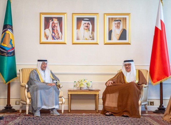 الأمين العام للتعاون الخليجي يبحث مع وزير الخارجية البحريني ترتيبات القمة الخليجية الـ 46 في المنامة