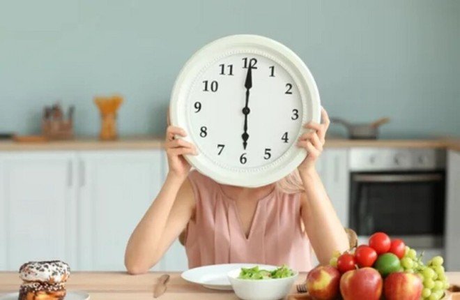 تناول الطعام ليلاً.. نصائح طبية لوجبة مسائية صحية بلا أضرار تناول الطعام ليلاً.. نصائح طبية لوجبة مسائية صحية بلا أضرار