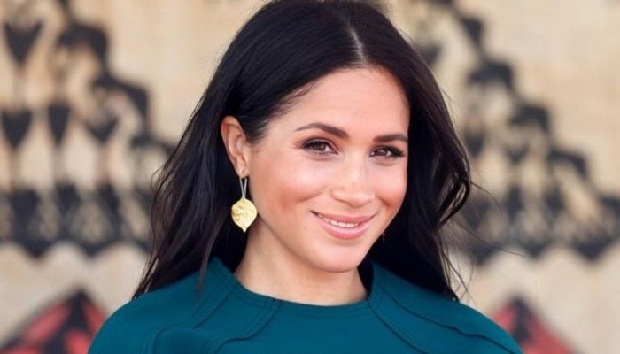 عودة ملكة "سوتس".. ميغان ماركل تستعيد بريقها الفني بعد 8 سنوات من الغياب عودة ملكة "سوتس".. ميغان ماركل تستعيد بريقها الفني بعد 8 سنوات من الغياب