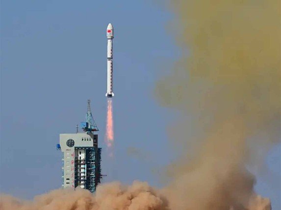 الصين تطلق بنجاح أقمارا اصطناعية تجريبية جديدة الصين تطلق بنجاح أقمارا اصطناعية تجريبية جديدة