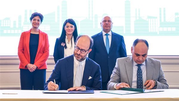 مصر توقع اتفاق تمويل ميسر ومنحة بـ53.8 مليون يورو لتنفيذ برنامج الصناعات الخضراء