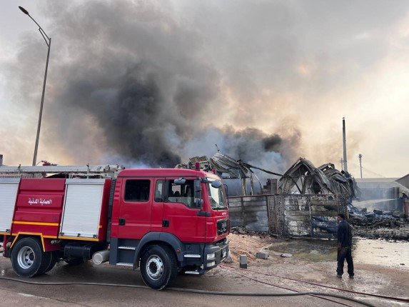 مصر.. مصرع شخص وإصابة 3 في حريق مصنع كيماويات بمدينة السادات
