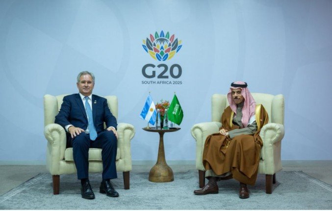 السعودية والأرجنتين تبحثان العلاقات الثنائية بين البلدين السعودية والأرجنتين تبحثان العلاقات الثنائية بين البلدين