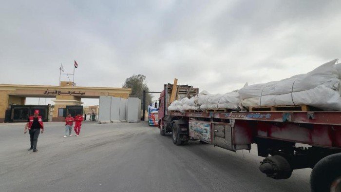 مصر.. قافلة "زاد العزة" الـ74 تدخل إلى الفلسطينيين بقطاع غزة مصر.. قافلة "زاد العزة" الـ74 تدخل إلى الفلسطينيين بقطاع غزة