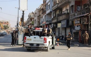 ماذا يحدث في سوريا؟.. حظر تجوال مؤقت في حمص بعد جريمة قتل تحمل أبعادًا طائفية (صور)