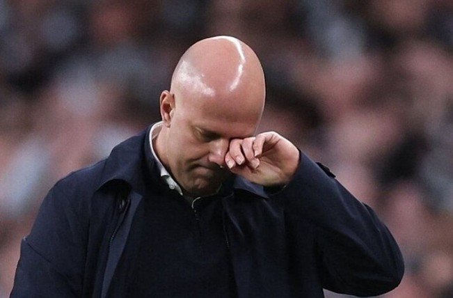 أول المرشحين لخلافة سلوت في ليفربول