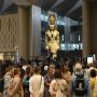 بالصور.. آلاف الزوار يتوافدون على المتحف المصري الكبير