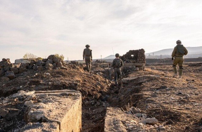 جيش الاحتلال الإسرائيلي يعلن تنفيذ عمليات استباقية في جنوب سوريا ويعرض صورًا لتدمير عتاد عسكري