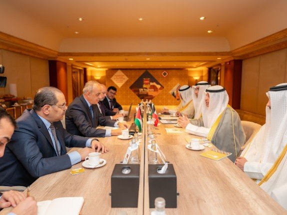 المطيري يبحث مع وزير السياحة والآثار الأردني في الرياض تعزيز التعاون السياحي