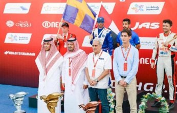 سعود بن مشعل يتوج أبطال «جائزة جدة الكبرى» للزوارق السريعة