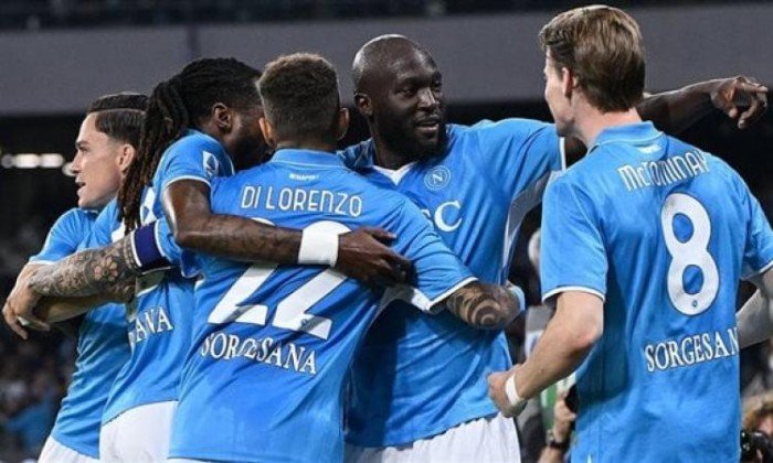 شاهد الأن.. مواجهة قوية بين نابولي وفرانكفورت في دوري أبطال أوروبا