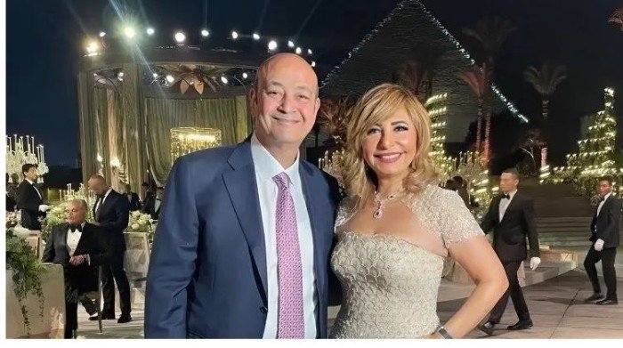 شاهد.. عمرو أديب ولميس الحديدى يحتفلان بخطوبة ابنهما نور