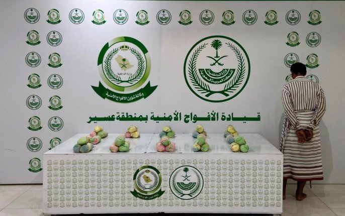 القبض على شخص لترويجه كمية من نبات القات المخدر في عسير