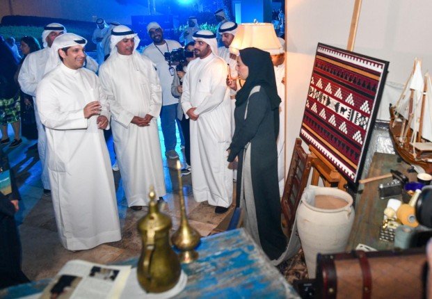 وزير "الإعلام" يفتتح فعالية "الكويت تجمعنا" ويؤكد التزام دولة الكويت بتعزيز التواصل الثقافي والإعلامي العربي وزير "الإعلام" يفتتح فعالية "الكويت تجمعنا" ويؤكد التزام دولة الكويت بتعزيز التواصل الثقافي والإعلامي العربي
