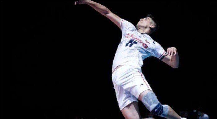 وفاة نجم الطائرة الإيراني صابر كاظمي بسن الـ26 عاما