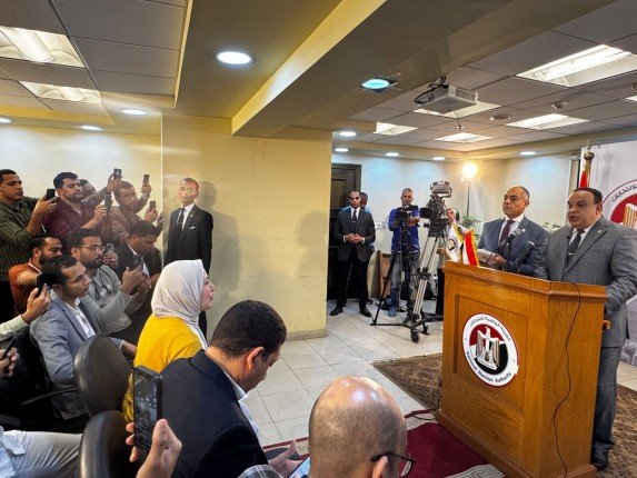 مصر.. رئيس الهيئة الوطنية للانتخابات يؤكد الالتزام بالإعلان عن النتائج رغم التظلمات والطعون (صور) مصر.. رئيس الهيئة الوطنية للانتخابات يؤكد الالتزام بالإعلان عن النتائج رغم التظلمات والطعون (صور)