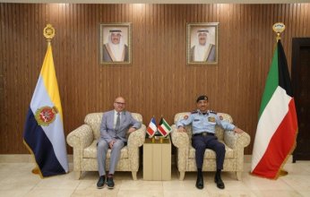 رئيس الأركان العامة للجيش الكويتي يبحث مع السفير الفرنسي موضوعات مشتركة
