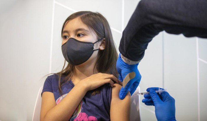 مذكرة أمريكية تكشف ارتباط وفيات أطفال بلقاحات كوفيد.. وواشنطن تعيد رسم سياسة التطعيم