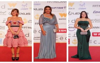 شاهد.. نجوم فيلم "شكوى رقم 713317" يتألقون على السجادة الحمراء بمهرجان القاهرة السينمائي