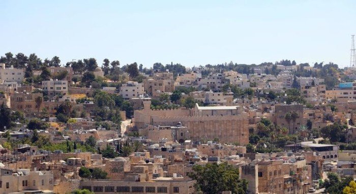 حماس: المشروع الاستيطاني الجديد في قلب الخليل جريمة تهويدية تستهدف طمس هوية المدينة حماس: المشروع الاستيطاني الجديد في قلب الخليل جريمة تهويدية تستهدف طمس هوية المدينة